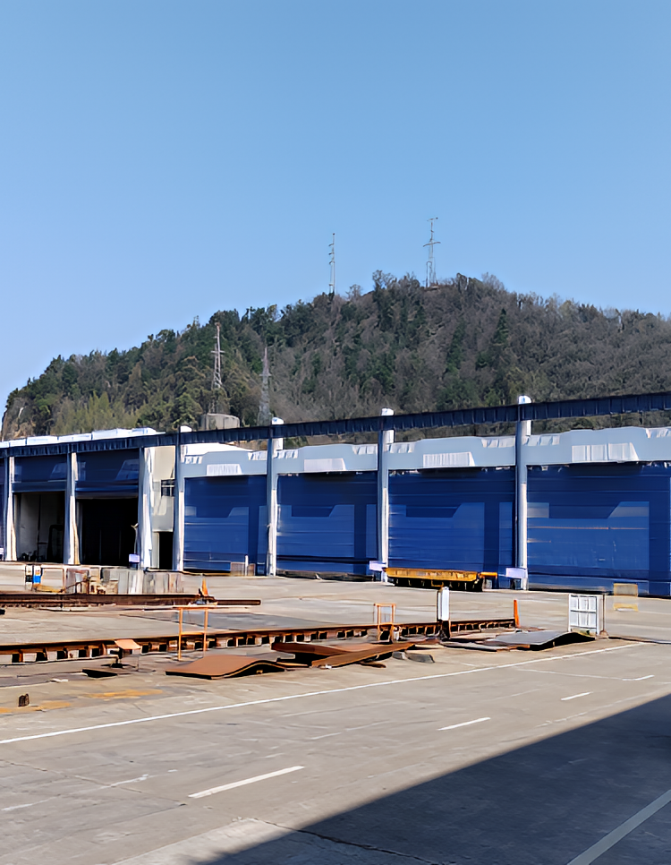 涂装厂房面积14000平方米，喷涂车间2喷5涂，内部配置满足环保要求的完整的喷砂、涂装设备，还有机电车间和仓库等其他配套车间